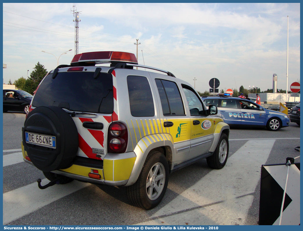 -
Autostrada Bs/Vr/Vi/Pd S.p.A.
Ausiliari Viabilità
Jeep Cherokee III serie
Allestitore Everlux S.r.l.
Parole chiave: Bs;Vr;Vi;Pd;Serenissima;Ausiliari;Viabilità;Autostrada;Autostrade;Jeep;Cherokee;Everlux