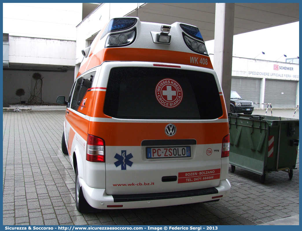 724 (WK 408)
Croce Bianca - Weisses Kreuz
Sezione Bolzano - Sektion Bozen
Volkswagen Transporter T5 restyling
Allestitore Ambulanz Mobile GmbH & Co. KG
Parole chiave: Croce Bianca;Weisses Kreuz;WK;Sezione;Bolzano;Sektion;Bozen;Volkswagen;Transporter;T5;Ambulanz;Mobil