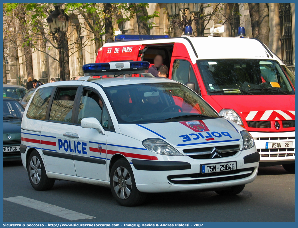 -
République Française
Police Nationale
Citroen C8
Parole chiave: Repubblica;Francese;République;Française;Police;Nationale;Polizia;Nazionale;Citroen;C8;C 8