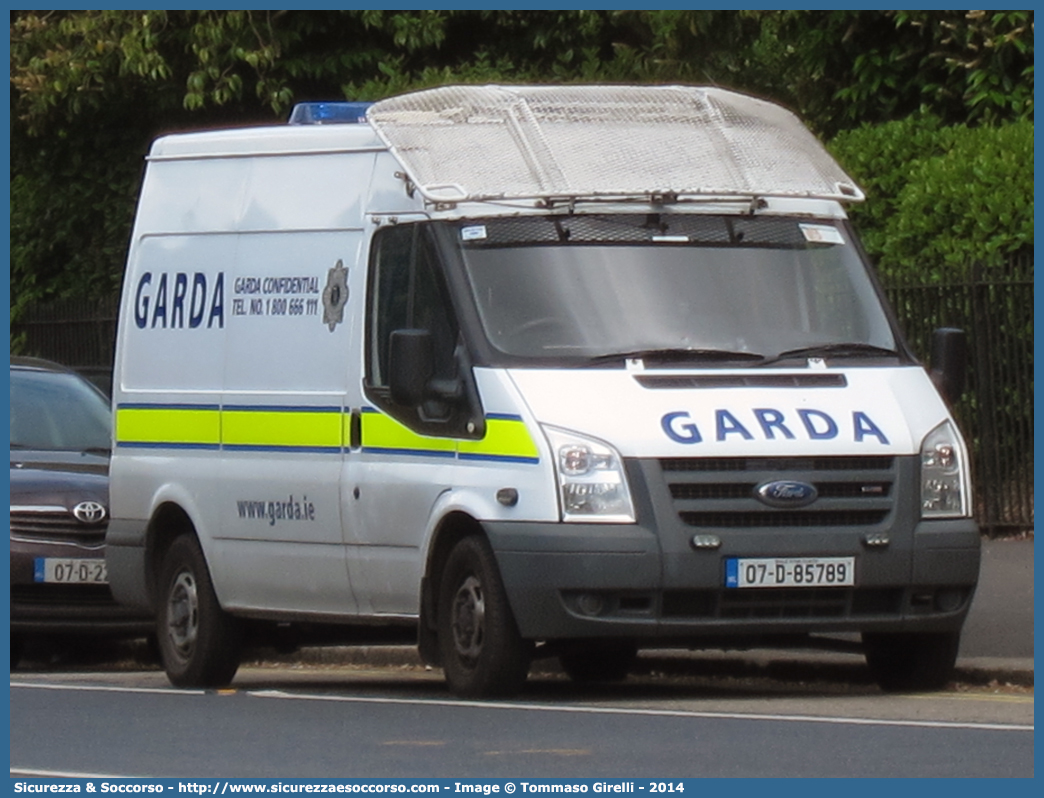 -
Republic of Ireland
Poblacht na Héireann
Garda Síochána na Héireann
Ford Transit III generation facelift
Parole chiave: Republic;Ireland;Poblacht;na Héireann;Garda;Síochána;Ford;Transit