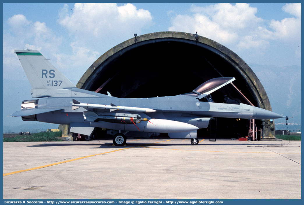 89-137
United States of America
United States Air Force
Lockheed Martin F-16 Fighting Falcon
Parole chiave: USA;U.S.A.;United;States;America;Air;Force;USAF;U.S.A.F.;Lockheed;Martin;F-16;F16;Fighting;Falcon;89;137