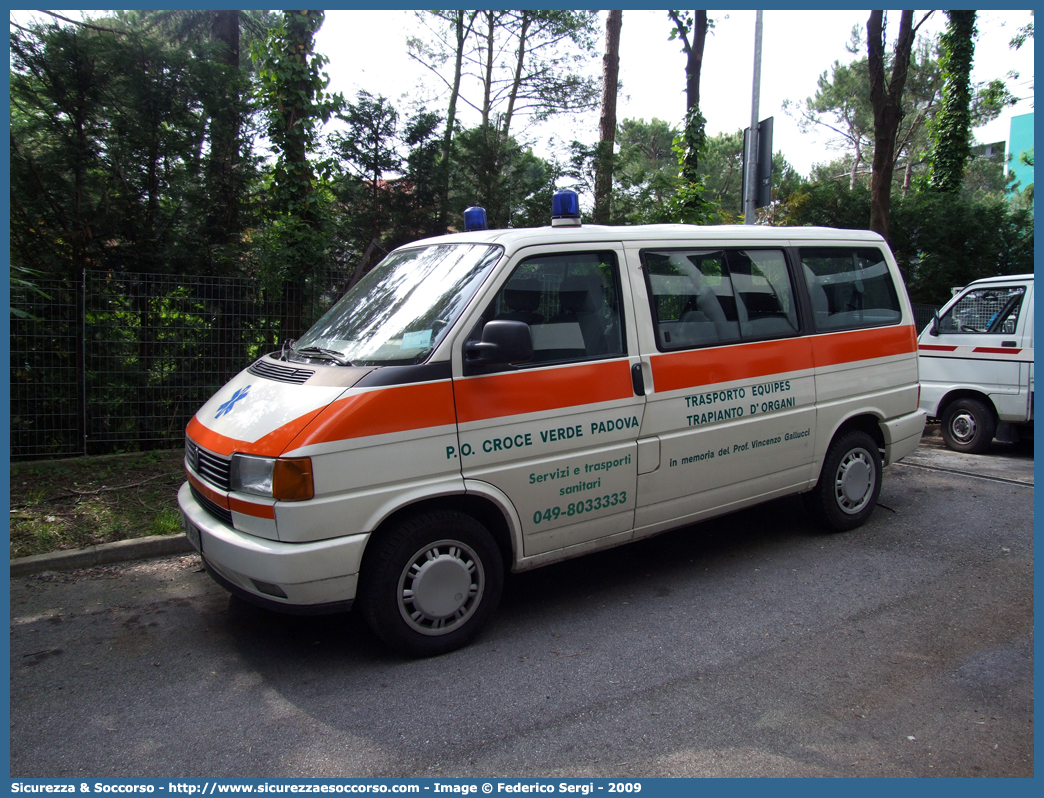 89
Pia Opera Croce Verde Padova
Volkswagen Transporter T4
Parole chiave: Pia;Opera;Croce;Verde;Padova;Volkswagen;Transporter;T4;Trasporto;Organi;Equipe;Espianti