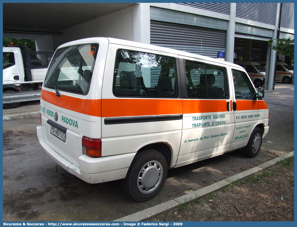 89
Pia Opera Croce Verde Padova
Volkswagen Transporter T4
Parole chiave: Pia;Opera;Croce;Verde;Padova;Volkswagen;Transporter;T4;Trasporto;Organi;Equipe;Espianti