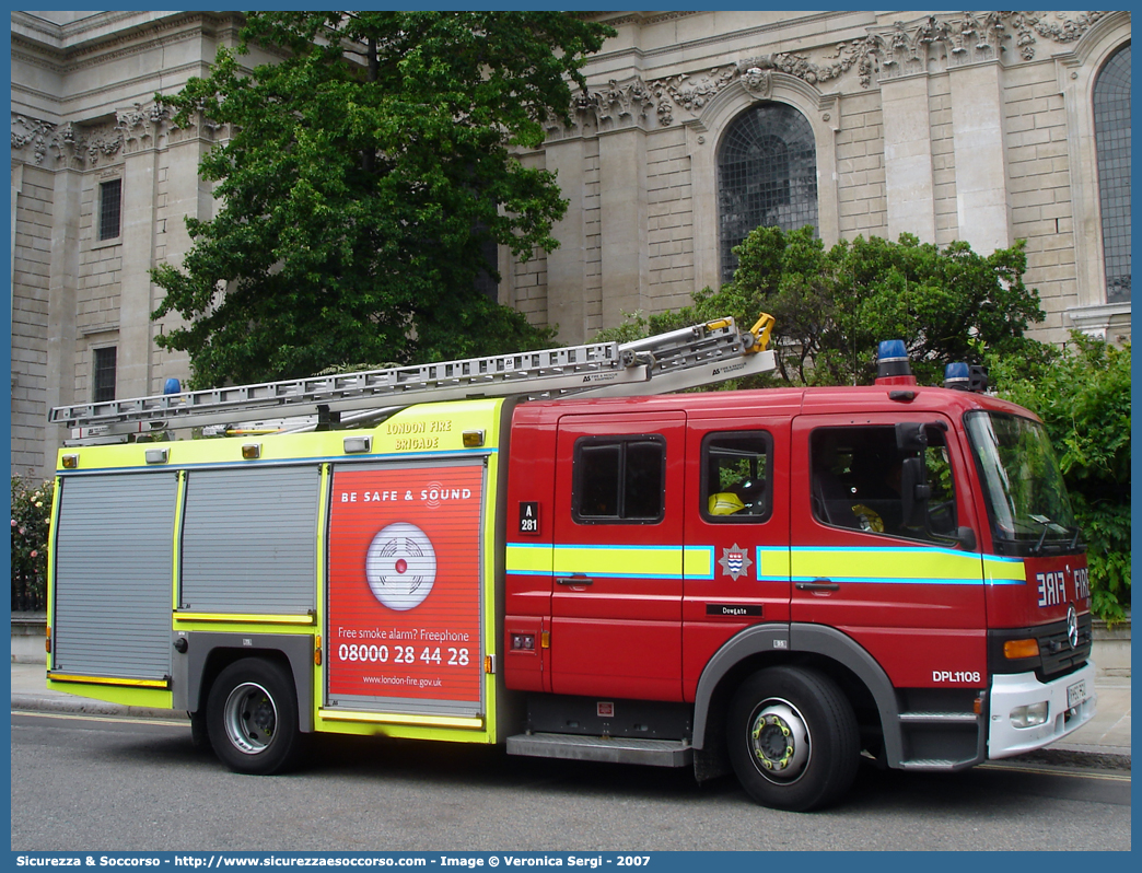 DPL1108
United Kingdom of Great Britain and Northern Ireland
London Fire Brigade
Dual Purpose Ladder
Mercedes Benz Atego 1325 II generation
Parole chiave: United;Kingdom;Great;Britain;Northern;Ireland;London;Fire;Brigade;Mercedes;Benz;Atego;1325;DPL;Dual;Purpose;Ladder