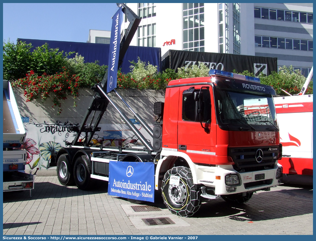 -
Vigili del Fuoco Rovereto
Mercedes-Benz Actros 4151
Parole chiave: VF;V.F.;Vigili del Fuoco;Vigili;Fuoco;Rovereto;Mercedes;Benz;Actros;4151