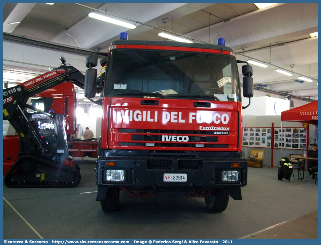 VF 22914
Corpo Nazionale Vigili del Fuoco
Iveco EuroTrakker 380E38
Parole chiave: VF;V.F.;VVF;V.V.F.;Corpo;Nazionale;Vigili del Fuoco;Iveco;EuroTrakker;380E38