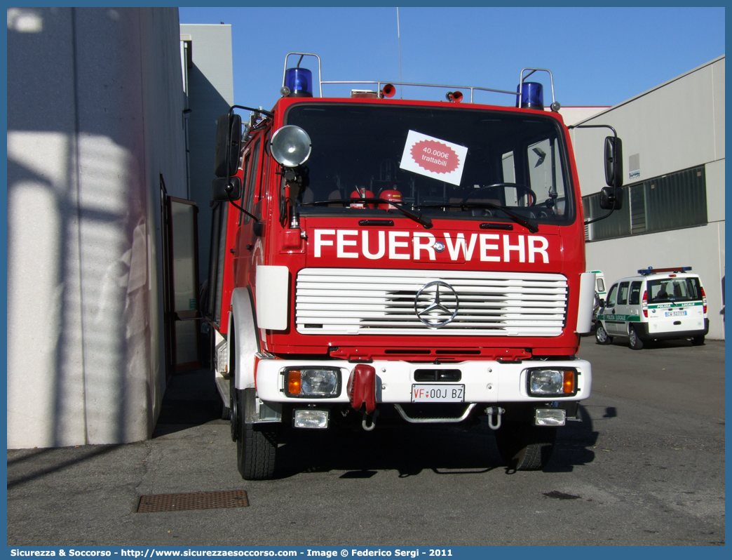 VF 00J BZ
Vigili del Fuoco Volontari San Candido
Freiwillige Feuerwehr Innichen
Mercedes-Benz 1428
Allestitore Ziegler Italiana GmbH
Parole chiave: VF;VFV;V.F.;V.F.V.;Vigili;Fuoco;Volontari;Freiwillige;Feuerwehr;San Candido;Innichen;Mercedes;Benz;1428;Ziegler