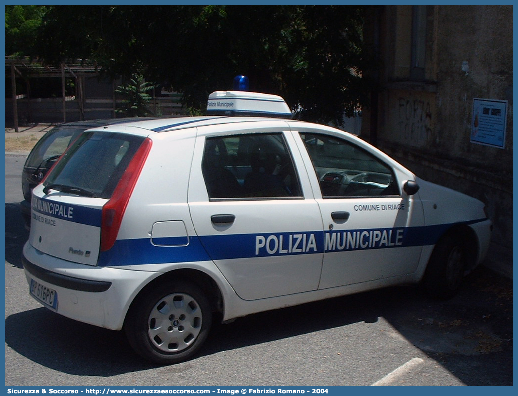 -
Polizia Municipale
Comune di Riace
Fiat Punto II serie
Parole chiave: Polizia;Locale;Municipale;Riace;Fiat;Punto