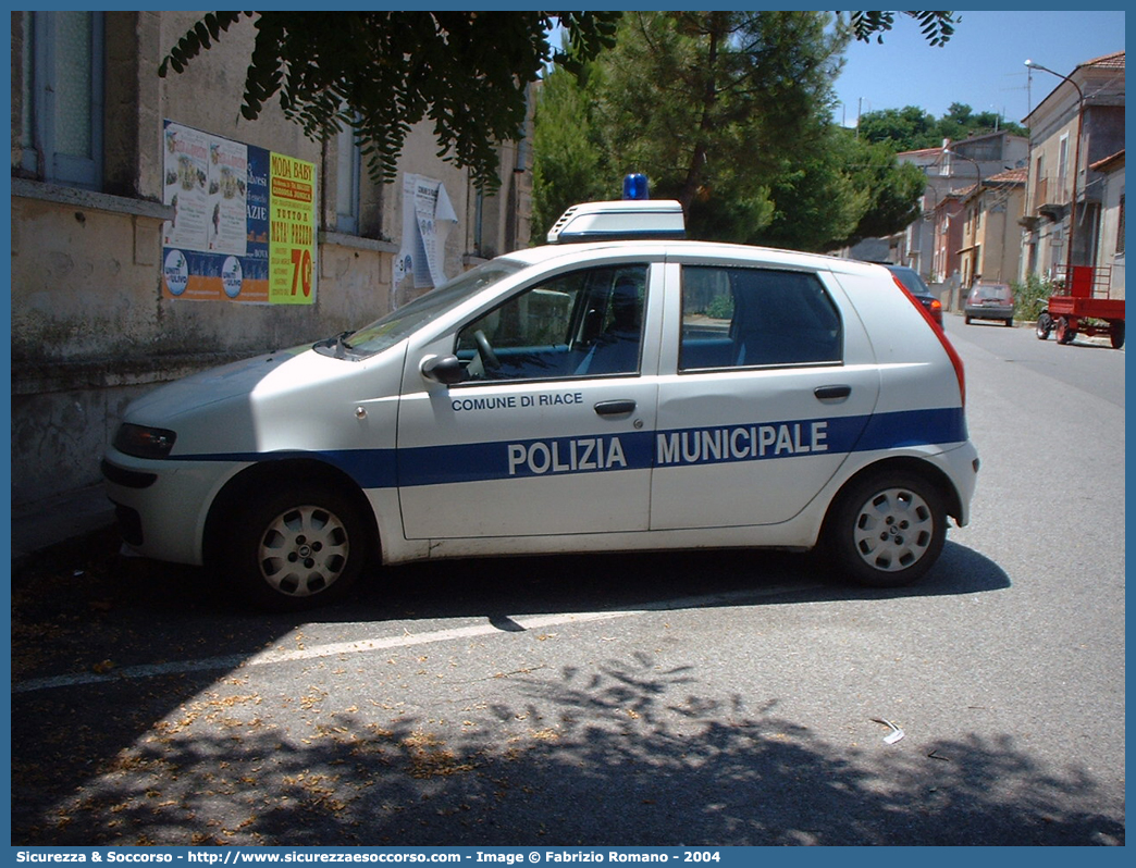 -
Polizia Municipale
Comune di Riace
Fiat Punto II serie
Parole chiave: Polizia;Locale;Municipale;Riace;Fiat;Punto