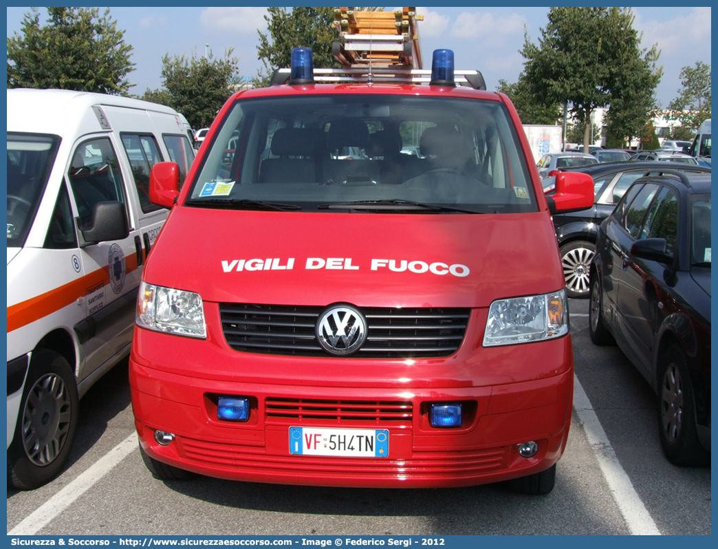 VF 5H4TN
Corpo Vigili del Fuoco Volontari Giustino e Massimeno
Volkswagen Transporter T5
Parole chiave: VF;V.F.;Vigili del Fuoco;Vigili;Fuoco;Corpo;Volontari;Giustino;Massimeno;Volkswagen;Transporter;T5