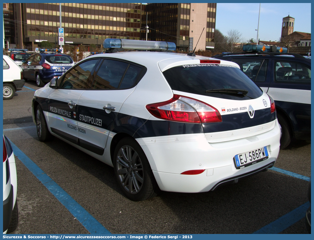 -
Polizia Municipale
Comune di Bolzano
Renault Megane GT Line IV serie
Allestitore Focaccia Group S.r.l.
Parole chiave: PL;P.L.;PM;P.M.;Polizia;Locale;Municipale;Stadt;Polizei;Stadtpolizei;Bolzano;Bozen;Renault;Megane;GT;Line;GTLine;Focaccia