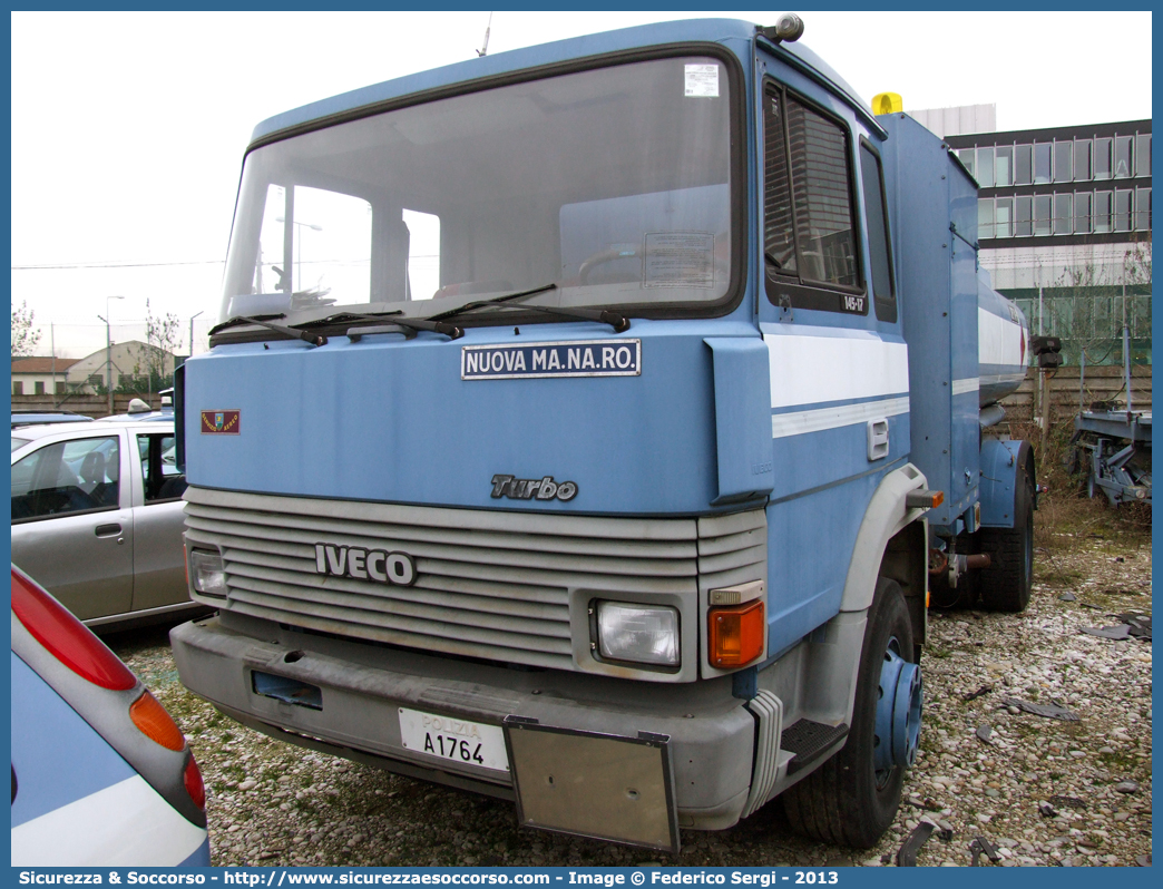 Polizia A1764
Polizia di Stato
Reparto Volo
Iveco 145-17
Allestitore Nuova Ma.Na.Ro.
Parole chiave: Polizia di Stato;Polizia;PS;Reparto Volo;Iveco;145-17;A1764