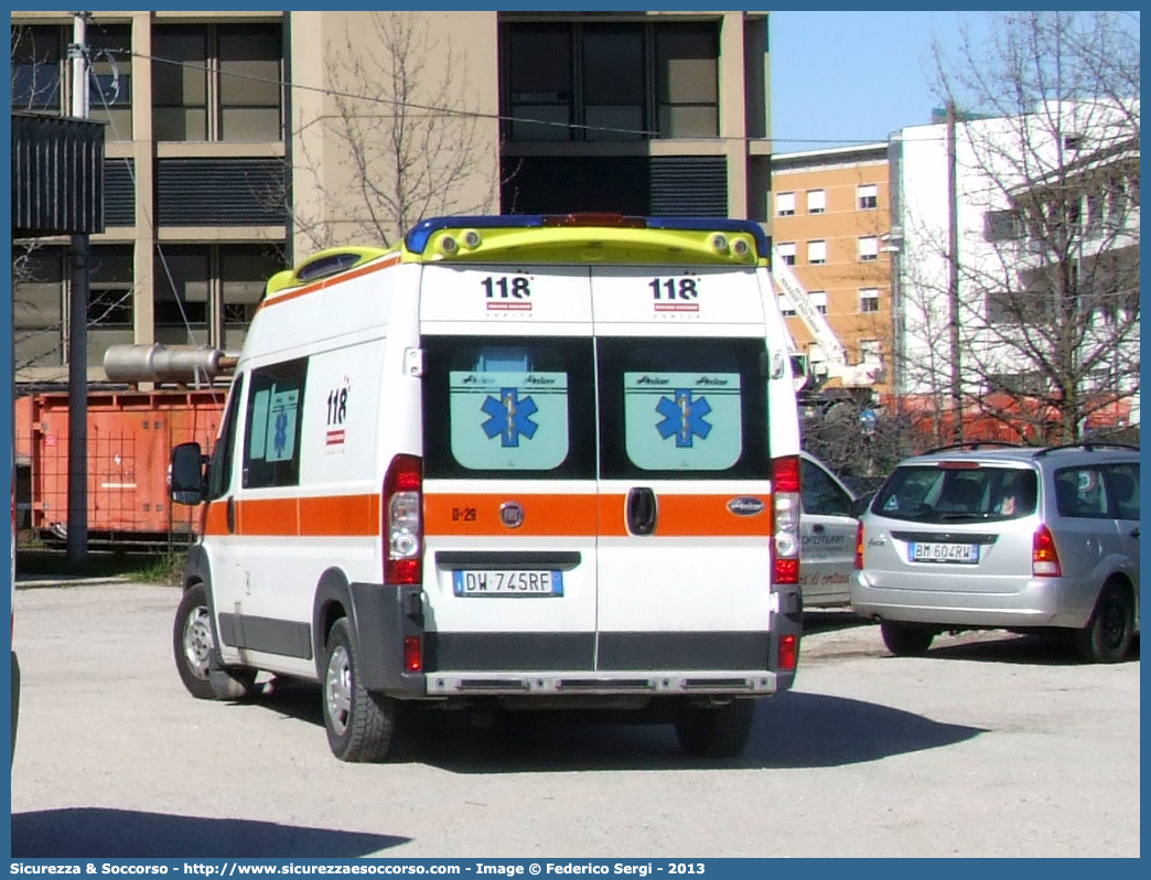 D29
118 Udine
Fiat Ducato III serie
Allestitore Aricar S.p.A.
Parole chiave: 118;Udine;Azienda;Ospedaliero;Ospedaliera;Universitaria;Santa;Maria;Misericordia;Ambulanza;Autoambulanza;Fiat;Ducato;X250;X 250;Aricar;D29;D 29;D.29