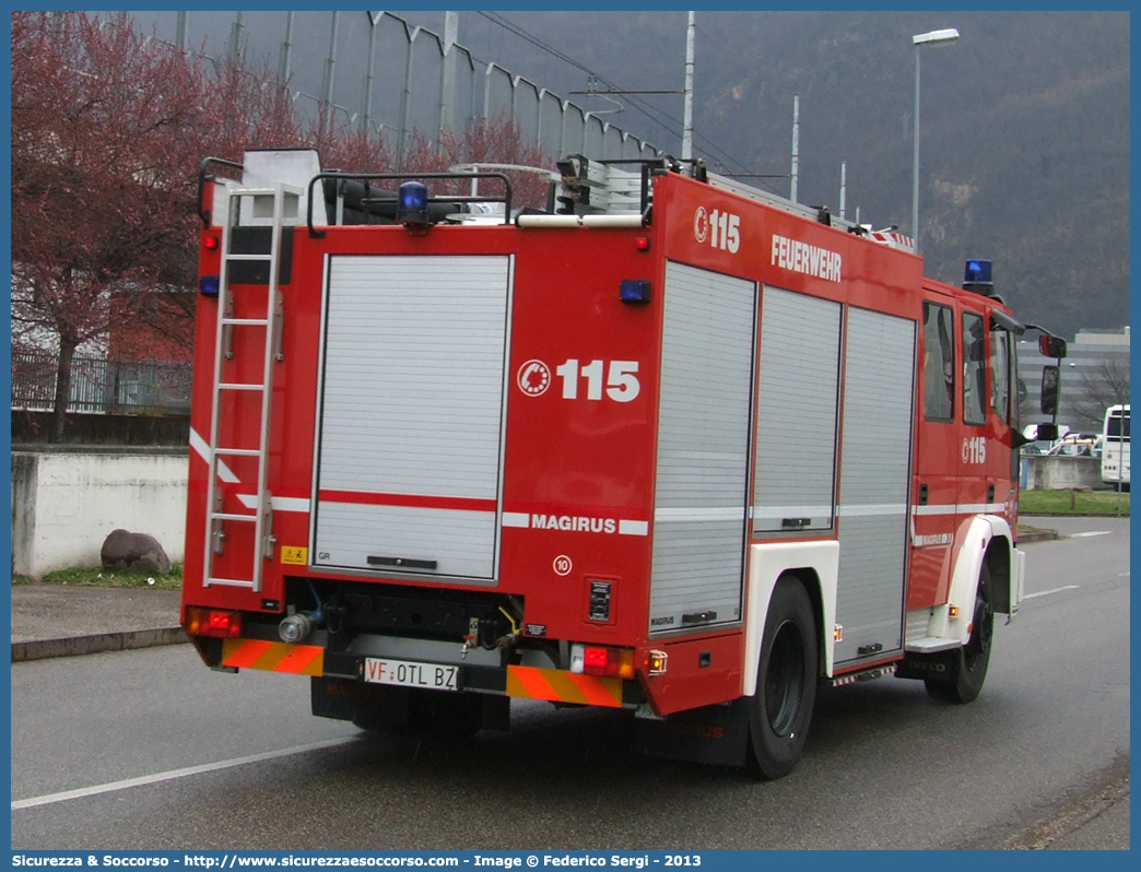 VF 0TL BZ
Corpo Permanente dei Vigili del Fuoco Bolzano
Berufsfeuerwehr Bozen
Iveco Magirus EuroFire 150E27 I serie
Parole chiave: VF;VFV;V.F.;V.F.V.;Vigili;Fuoco;Corpo;Permanente;Berufsfeuerwehr;Bolzano;Bozen;APS;A.P.S.;Autopompa;Autopompaserbatoio;Iveco;Magirus;EuroFire;150E27