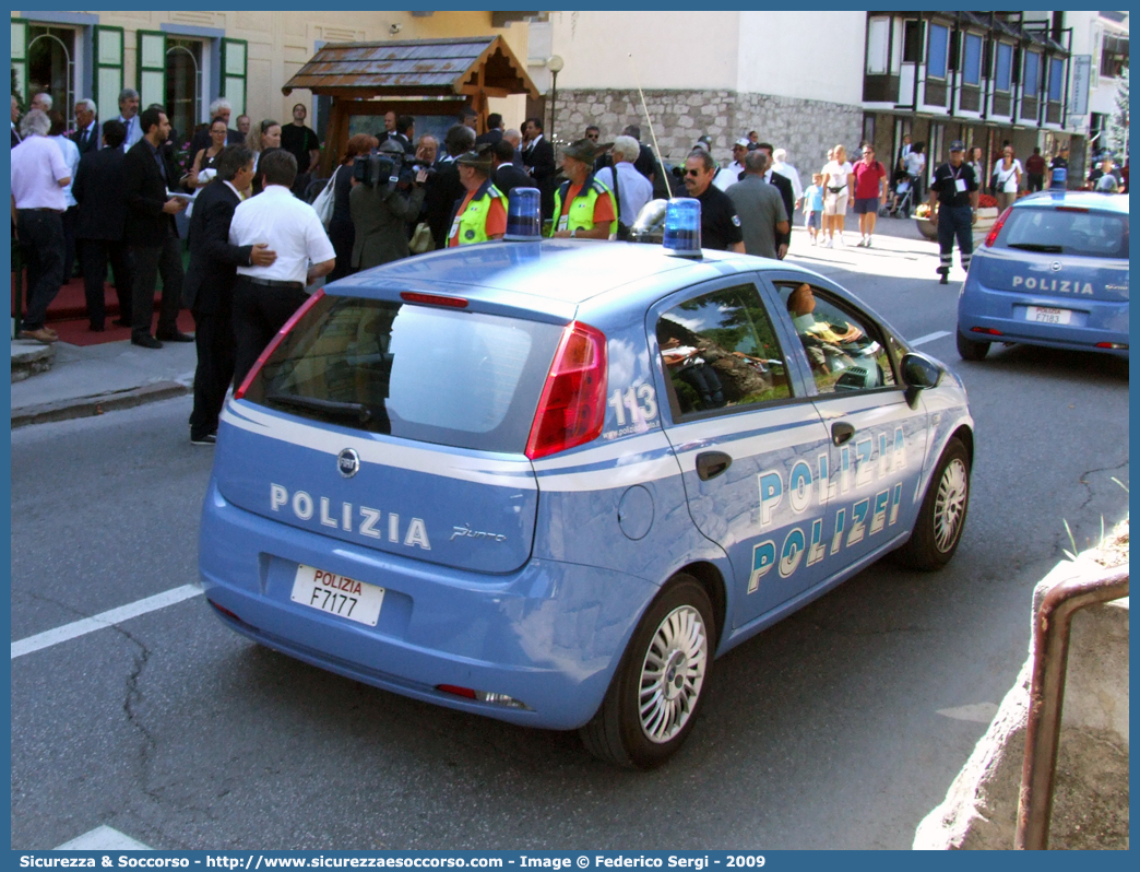 Polizia F7177
Polizia di Stato
Questura di Bolzano
Fiat Grande Punto
Parole chiave: Polizia di Stato;Polizia;PS;Questura di Bolzano;Bolzano;Fiat;Grande;Punto;F7177