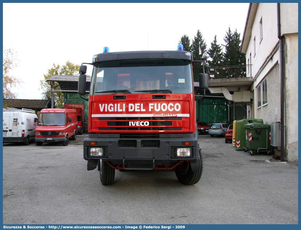 VF 25564
Corpo Nazionale Vigili del Fuoco
Iveco EuroTrakker 410E47
Parole chiave: VF;V.F.;VVF;V.V.F.;Corpo;Nazionale;Vigili del Fuoco;Iveco;EuroTrakker;410E47