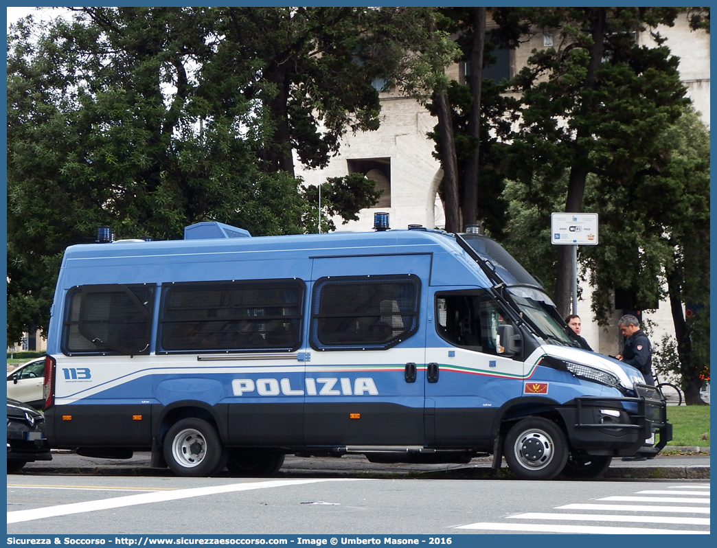 Polizia M1229
Polizia di Stato
Reparto Mobile
Iveco Daily 50C17 VI serie
Allestitore Sperotto S.p.A.
Parole chiave: PS;P.S.;Polizia;di;Stato;Reparto;Mobile;Iveco;Daily;50C17;Sperotto