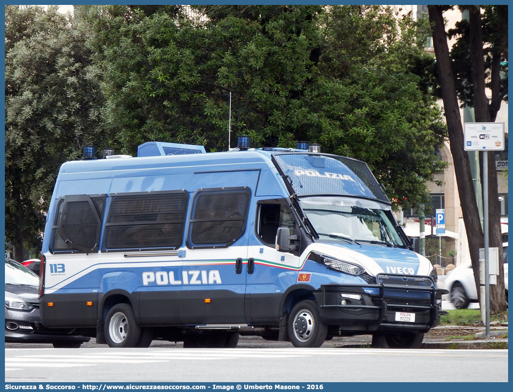 Polizia M1229
Polizia di Stato
Reparto Mobile
Iveco Daily 50C17 VI serie
Allestitore Sperotto S.p.A.
Parole chiave: PS;P.S.;Polizia;di;Stato;Reparto;Mobile;Iveco;Daily;50C17;Sperotto