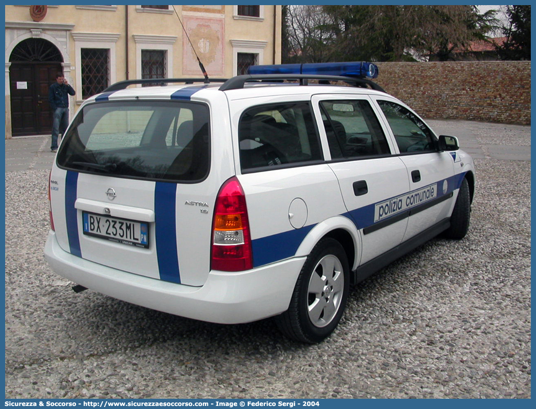 -
Polizia Comunale
Comune di Sesto al Reghena
Opel Astra Station Wagon IV serie
Parole chiave: Polizia;Locale;Comunale;Municipale;Sesto;Reghena;Opel;Astra;Station;Wagon