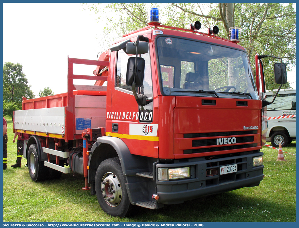 VF 20954
Corpo Nazionale Vigili del Fuoco
Iveco EuroCargo 150E23 I serie
Parole chiave: VF;V.F.;VVF;V.V.F.;Corpo;Nazionale;Vigili del Fuoco;Iveco;EuroCargo;150E23