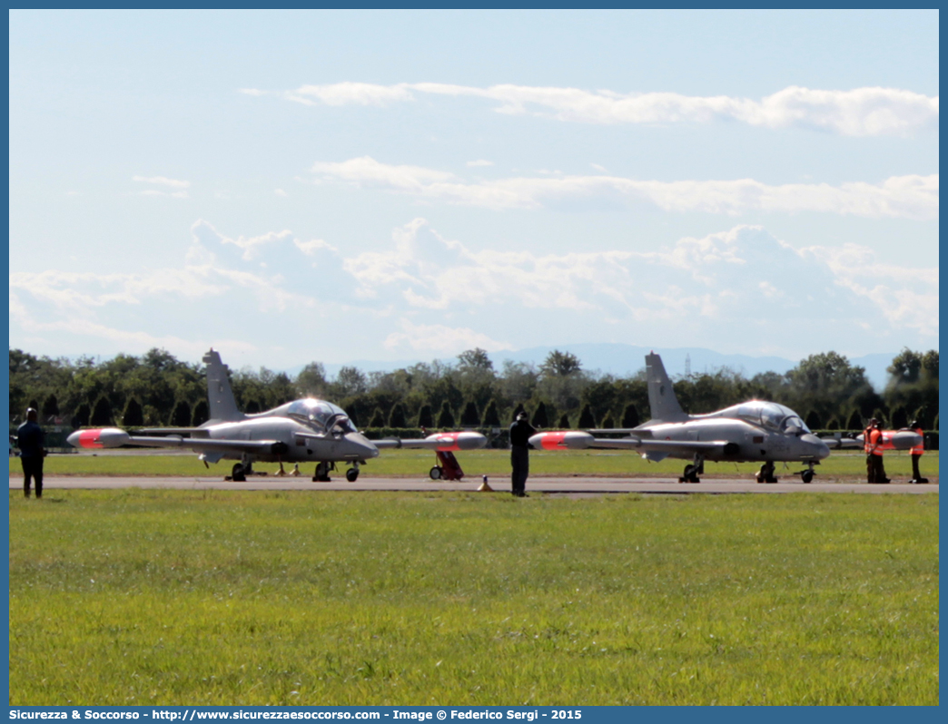 MM54516 / 61-66
Aeronautica Militare Italiana
Aermacchi MB-339CD
Parole chiave: AM;A.M.I.;AMI;Aeronautica;Militare;Italiana;Aermacchi;MB339;CD