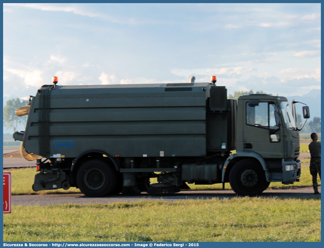 -
Aeronautica Militare Italiana
Iveco EuroCargo 150E24 II serie
AS 990 Airport Sweeper
Allestitore Aebi Schmidt Holding AG
Parole chiave: AMI;A.M.I.;Aeronautica;Militare;Italiana;Iveco;EuroCargo;150E24