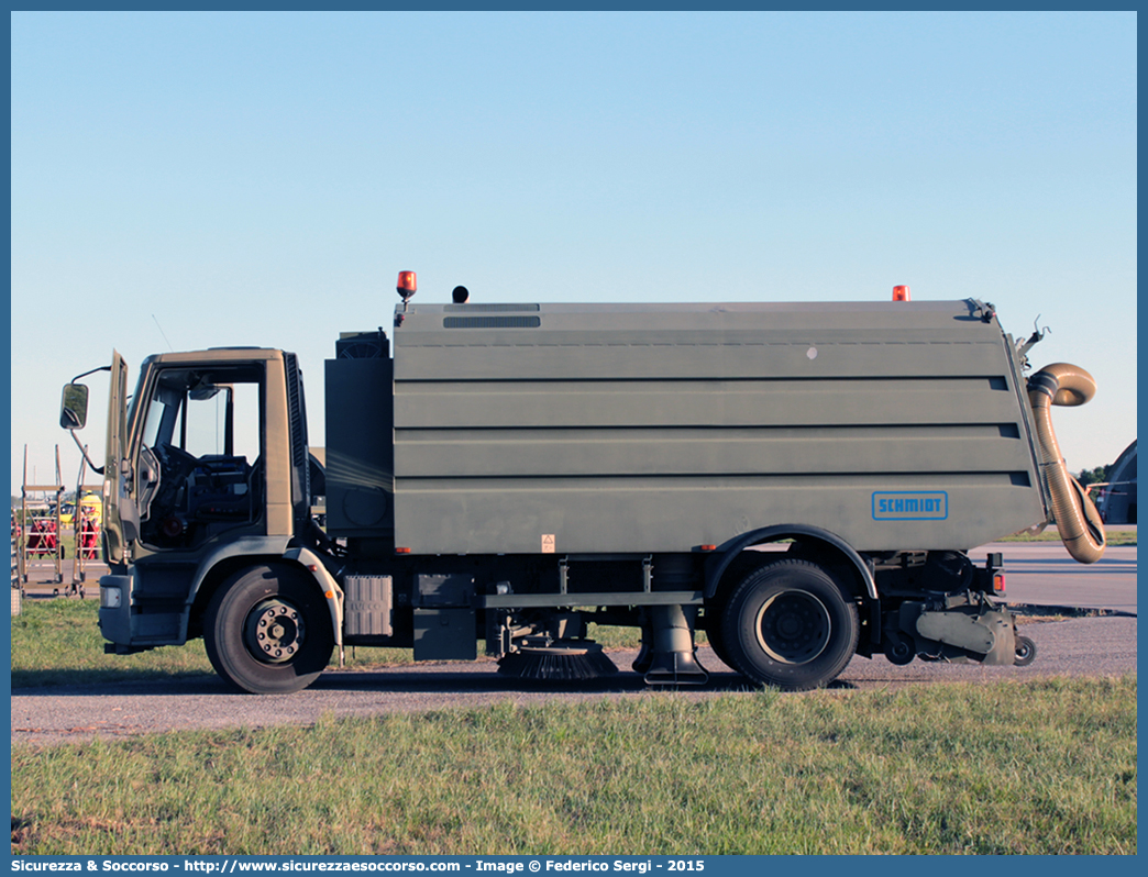 -
Aeronautica Militare Italiana
Iveco EuroCargo 150E24 II serie
AS 990 Airport Sweeper
Allestitore Aebi Schmidt Holding AG
Parole chiave: AMI;A.M.I.;Aeronautica;Militare;Italiana;Iveco;EuroCargo;150E24