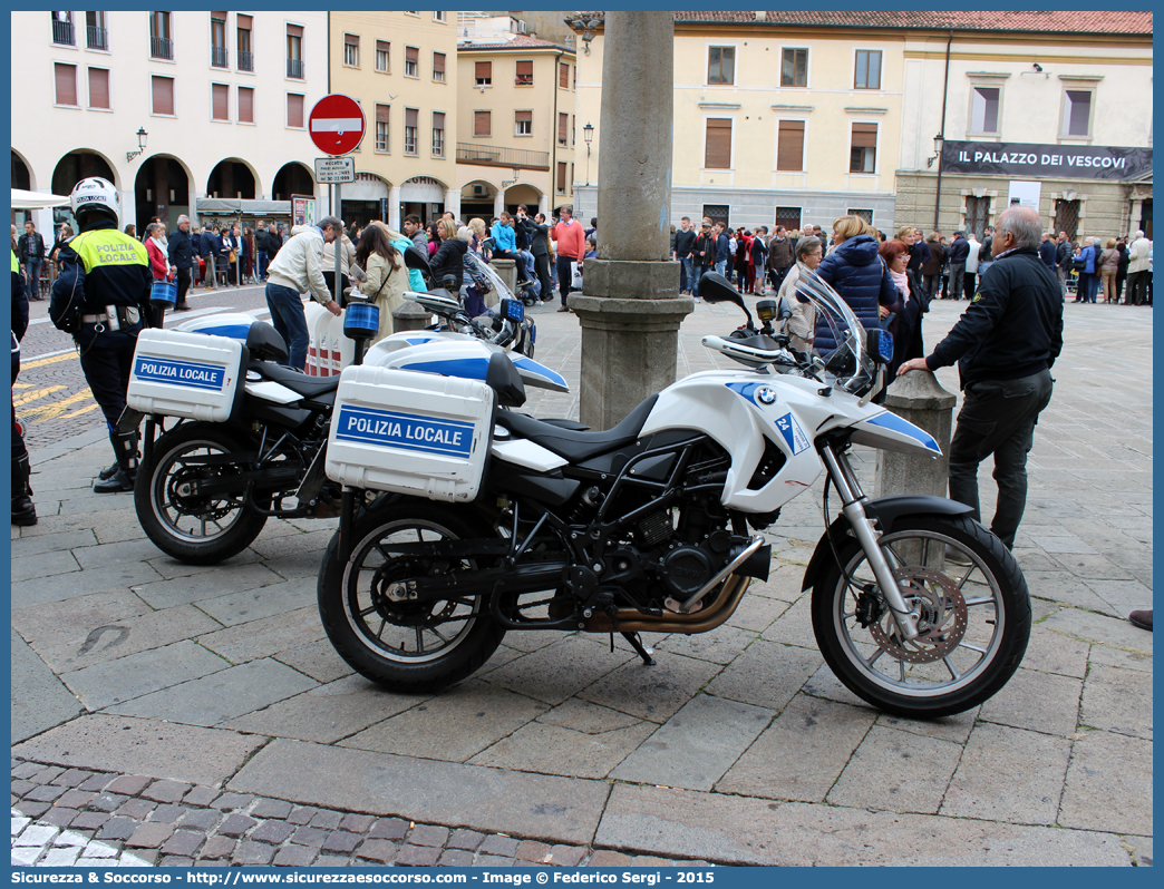 Polizia Locale YA02758 e YA02759
Polizia Locale
Comune di Padova
BMW F700GS
Parole chiave: PL;P.L.;PM;P.M.;Polizia;Locale;Municipale;Padova;BMW;F700GS;F;700;F700;GS