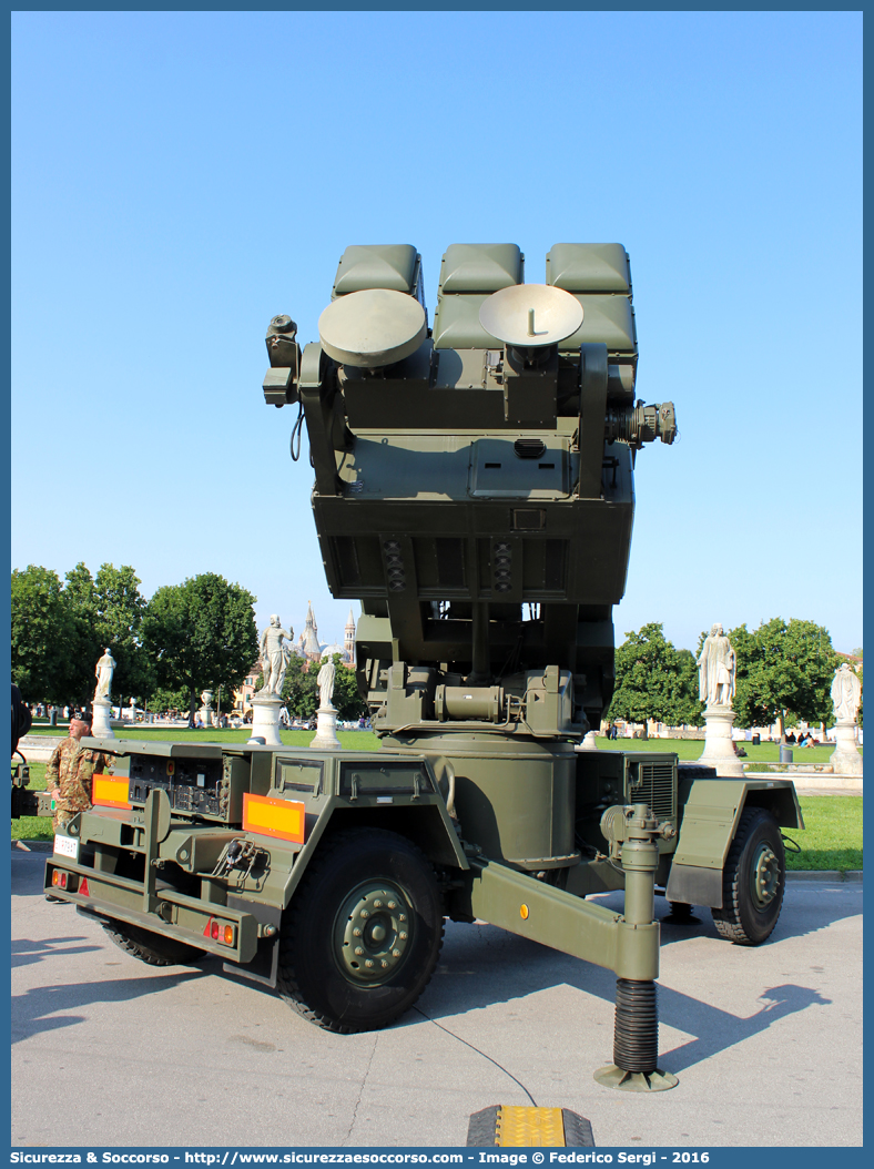 EI R79AT
Esercito Italiano
MBDA Rheinmetall Skyguard Aspide
U2 - lanciatore sestuplo per missili
con radar di tiro
Parole chiave: EI;E.I.;Esercito;Italiano;MBDA;Rheinmetall;Skyguard;Aspide;U2