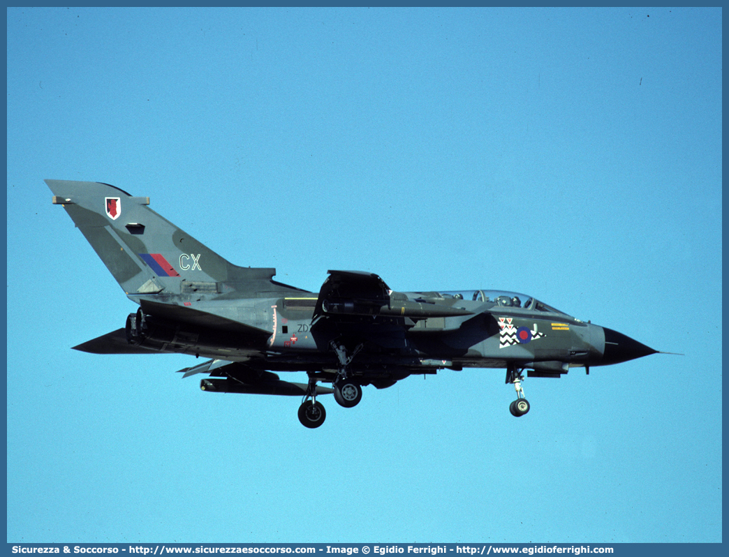 ZD743 / CX
United Kingdom of Great Britain and Northern Ireland
Royal Air Force
Panavia PA-200 Tornado
Parole chiave: United;Kingdom;Great;Britain;Northern;Ireland;Royal;Air;Force;Panavia;PA-200;PA200;PA;200;Tornado;ZD743;CX