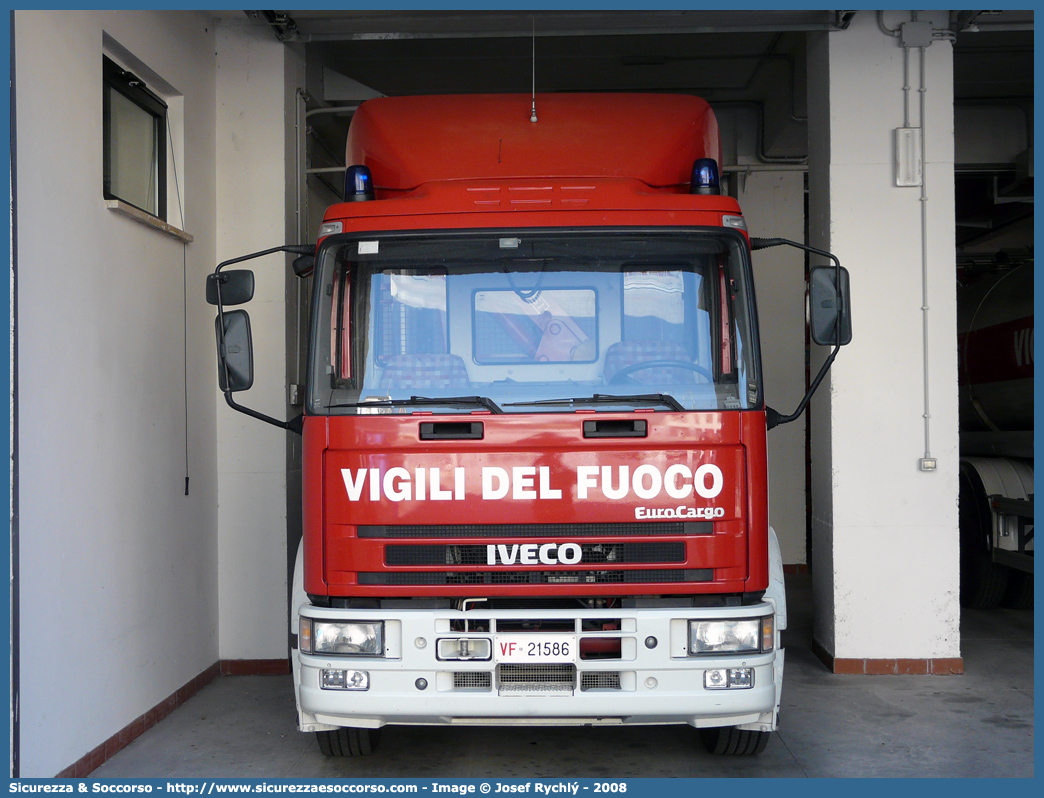 VF 21586
Corpo Nazionale Vigili del Fuoco
Iveco EuroCargo 150E18 I serie
Parole chiave: VF;V.F.;VVF;V.V.F.;Corpo;Nazionale;Vigili del Fuoco;Iveco;EuroCargo;150E18