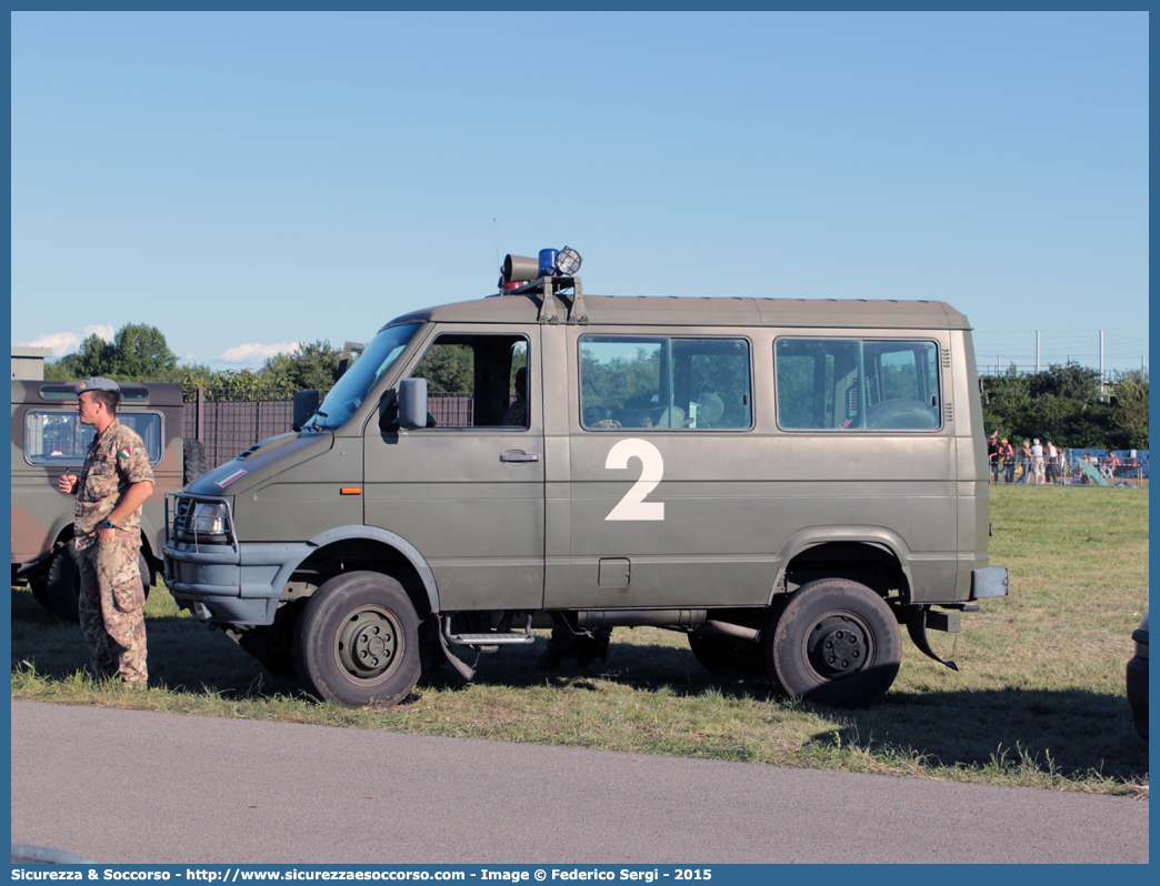 AM 17186
Aeronautica Militare Italiana
Servizio Antincendio
Iveco Daily 35-10 4x4 II serie
Parole chiave: A.M.I.;AMI;Aeronautica;Militare;Italiana;Servizio;Antincendio;Iveco;Daily;35-10;35.10;35;10;4x4