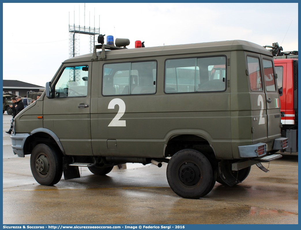 AM 17186
Aeronautica Militare Italiana
Servizio Antincendio
Iveco Daily 35-10 4x4 II serie
Parole chiave: A.M.I.;AMI;Aeronautica;Militare;Italiana;Servizio;Antincendio;Iveco;Daily;35-10;35.10;35;10;4x4