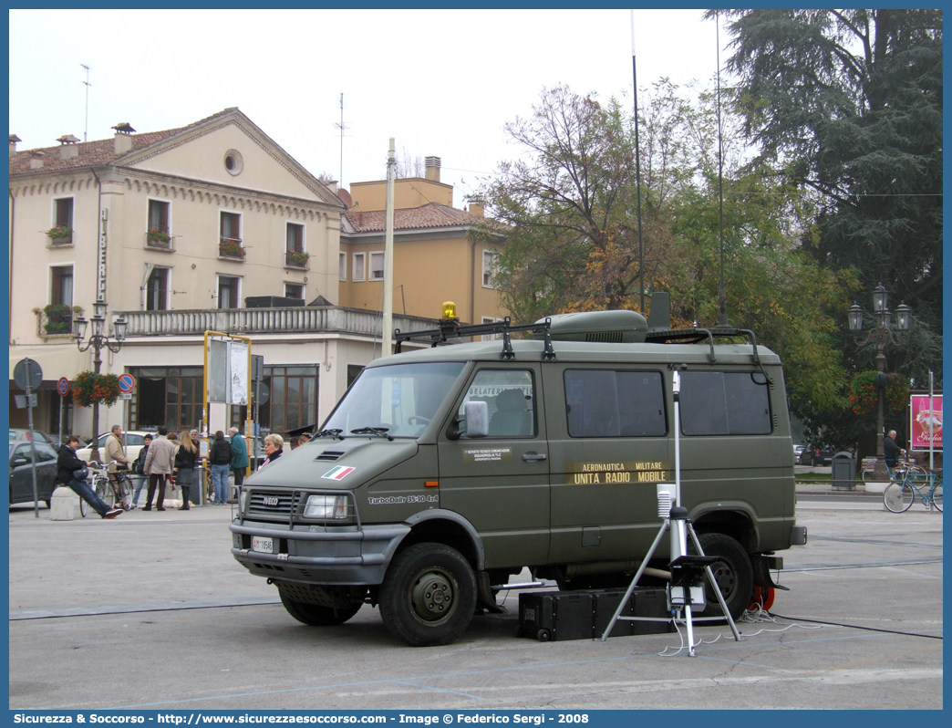 AM 18546
Aeronautica Militare Italiana
Iveco Daily 35-10 4x4 II serie
1° Reparto Tecnico Comunicazioni
Squadriglia TLC
Aeroporto di Padova
Unità Radio Mobile
Parole chiave: AM;A.M.;AMI;A.M.I.;Aeronautica;Militare;Iveco;Daily;35-1;35.10;35;10;Reparto;Tecnico;Comunicazioni;TLC;18546