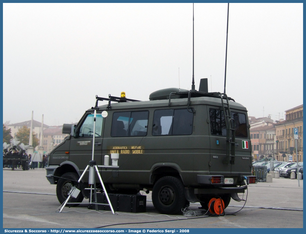 AM 18546
Aeronautica Militare Italiana
Iveco Daily 35-10 4x4 II serie
1° Reparto Tecnico Comunicazioni
Squadriglia TLC
Aeroporto di Padova
Unità Radio Mobile
Parole chiave: AM;A.M.;AMI;A.M.I.;Aeronautica;Militare;Iveco;Daily;35-1;35.10;35;10;Reparto;Tecnico;Comunicazioni;TLC;18546