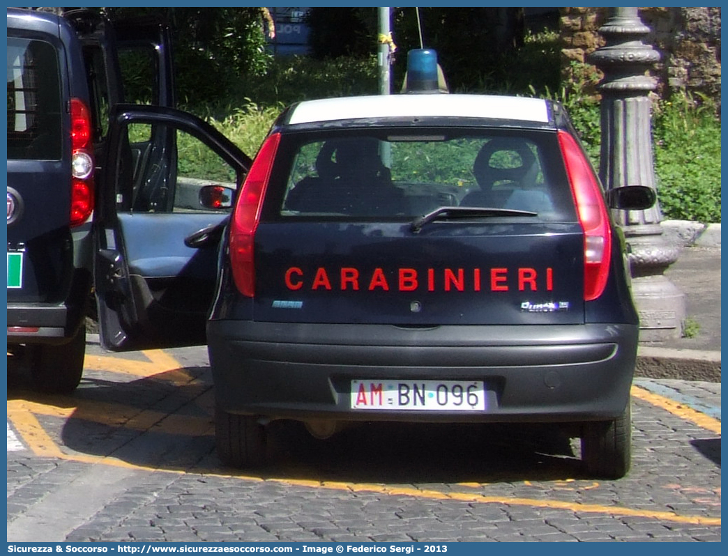 AM BN096
Arma dei Carabinieri
Reparto Carabinieri presso l'Aeronautica Militare
Fiat Punto II serie
Parole chiave: AM;A.M.;CC;C.C.;BN 096;Arma;Carabinieri;Aeronautica;Militare;Fiat;Punto