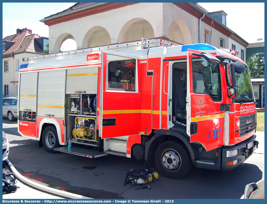 -
Bundesrepublik Deutschland
Berliner Feuerwehr
LHF - Lösch und Hilfeleistungsfahrzeug
MAN TGL 12.240
Conversion by Rosenbauer International A.G.
Parole chiave: FW;Berliner;Feuerwehr;LHF;Lösch;Hilfeleistungsfahrzeug;MAN;TGL;12.240;Rosenbauer