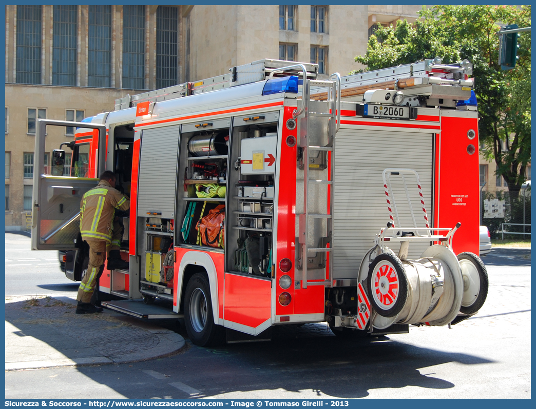 -
Bundesrepublik Deutschland
Berliner Feuerwehr
LHF - Lösch und Hilfeleistungsfahrzeug
MAN TGL 12.240 4x2
Conversion by Rosenbauer International A.G.
Parole chiave: FW;Berliner;Feuerwehr;LHF;Lösch;Hilfeleistungsfahrzeug;MAN;TGL;12.240;Rosenbauer