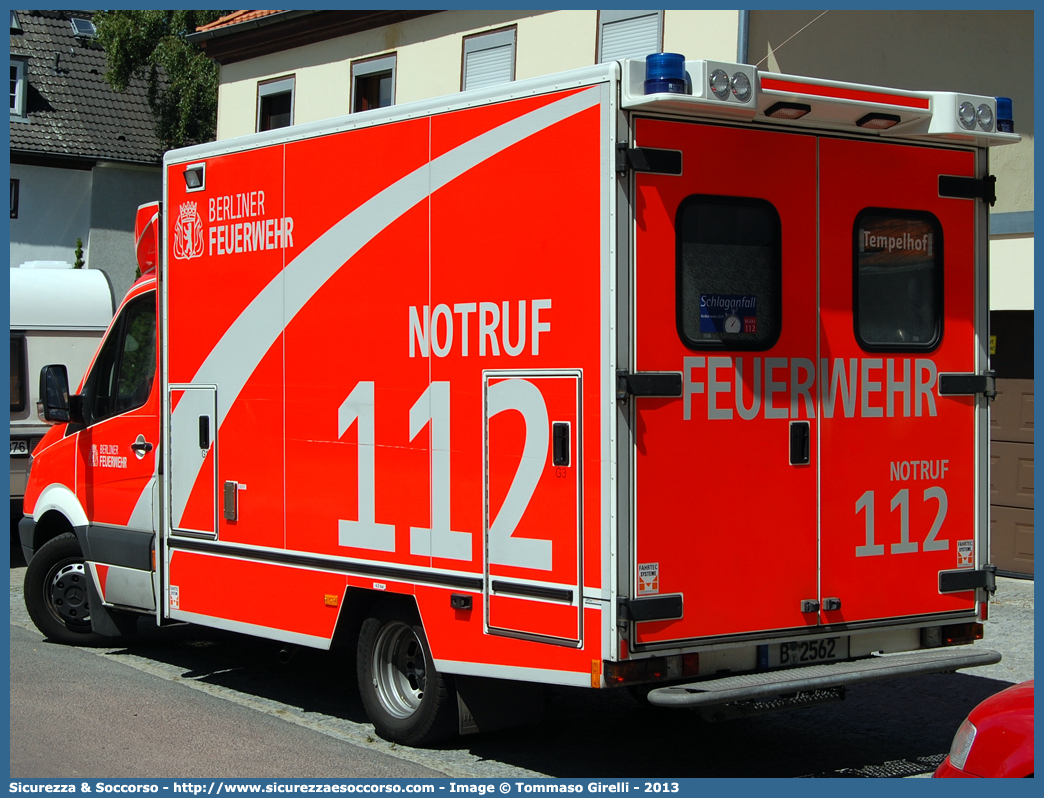 -
Bundesrepublik Deutschland
Berliner Feuerwehr
RTW - Rettungswagen
Mercedes Benz Sprinter II generation
Conversion by Fahrtec Systeme GmbH
Parole chiave: FW;Berliner;Feuerwehr;RTW;Rettungswagen;Mercedes;Benz;Sprinter;Fahrtec