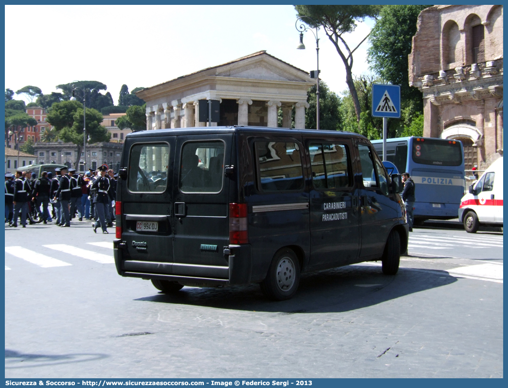 CC 994DJ
Arma dei Carabinieri
1° Reggimento Carabinieri "Tuscania"
Fiat Ducato II serie
Parole chiave: CC;C.C.;Arma;Carabinieri;Reggimento;Paracadutisti;Tuscania;Fiat;Ducato