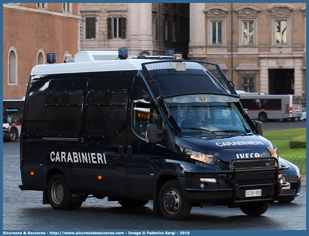 CC DI910
Arma dei Carabinieri
Battaglioni Mobili
Iveco Daily 50C17 VI serie
Allestitore Sperotto S.p.A.
(I fornitura)
Parole chiave: CC;C.C.;Arma;Carabinieri;Battaglioni Mobili;Battaglione Mobile;Iveco;Daily;50C17;Blindato;Ordine Pubblico;Sperotto