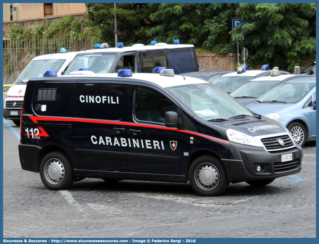 CC DK236
Arma dei Carabinieri
Centro e Nuclei Cinofili
Fiat Scudo IV serie
Allestitore Elevox S.r.l.
Parole chiave: CC;C.C.;Arma;dei;Carabinieri;Centro;Nuclei;Cinofili;Fiat;Scudo;Elevox