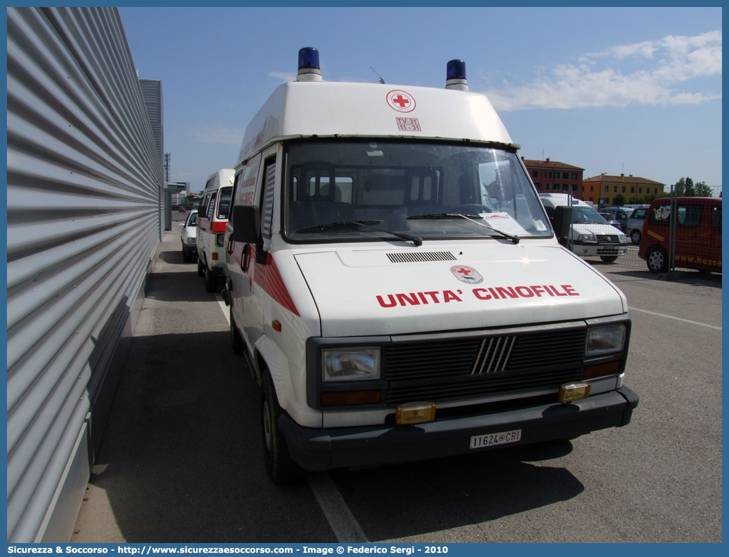 CRI 11624
Croce Rossa Italiana
Treviso (TV)
Fiat Ducato I serie
Unità Cinofile
Parole chiave: CRI;C.R.I.;Croce Rossa Italiana;Cinofili;Unità;Cinofila;Cinofile;Soccorsi;Speciali;Fiat;Ducato