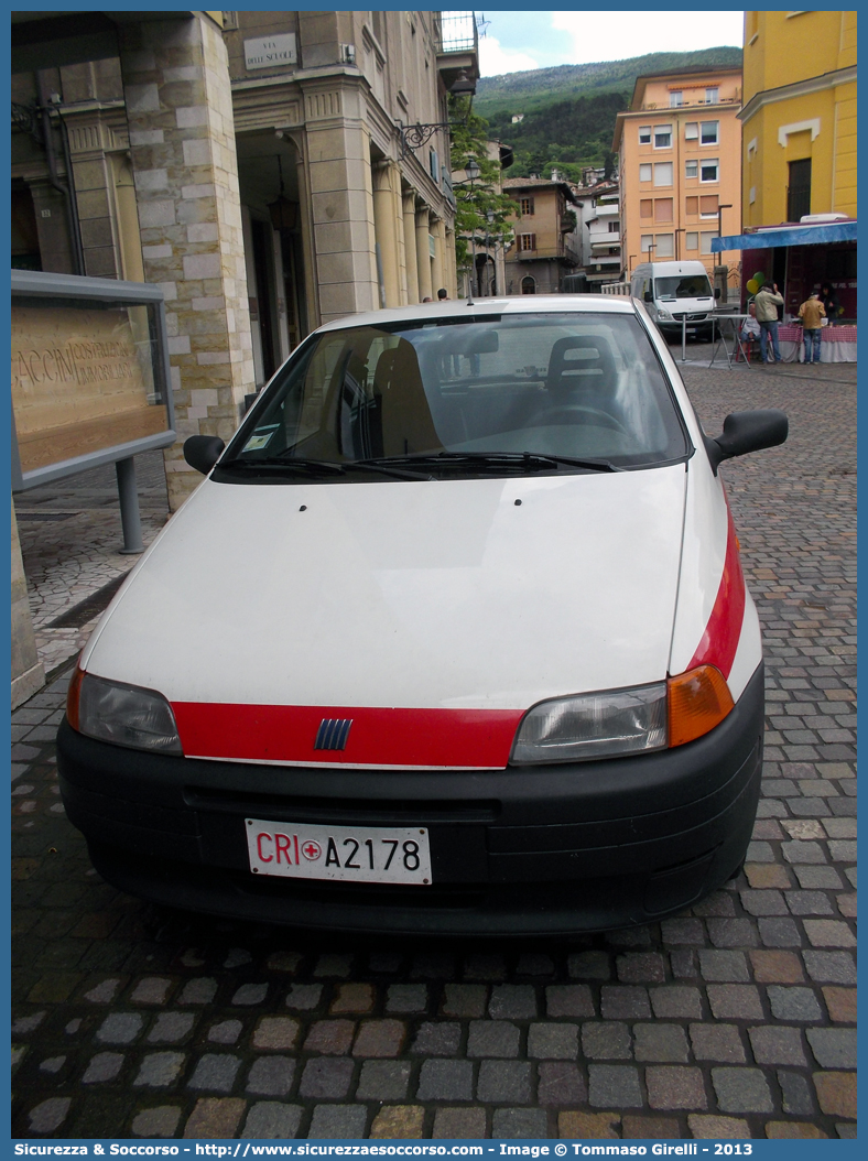 CRI A2178
Croce Rossa Italiana
Roverete (TN)
Fiat Punto I serie
Parole chiave: CRI;C.R.I.;Croce;Rossa;Italiana;Fiat;Punto;Rovereto;A2178