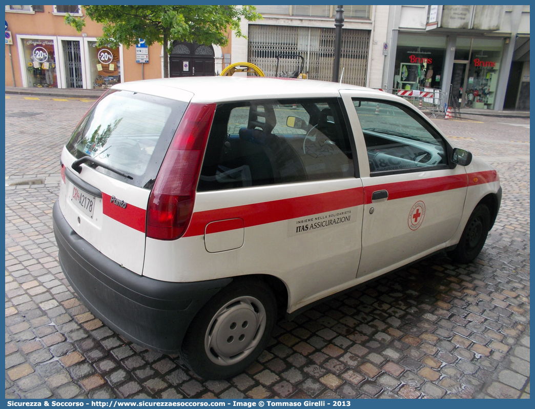 CRI A2178
Croce Rossa Italiana
Roverete (TN)
Fiat Punto I serie
Parole chiave: CRI;C.R.I.;Croce;Rossa;Italiana;Fiat;Punto;Rovereto;A2178