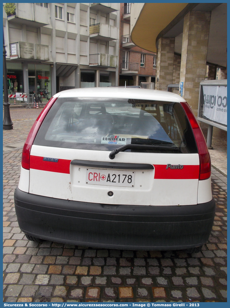 CRI A2178
Croce Rossa Italiana
Rovereto (TN)
Fiat Punto I serie
Parole chiave: CRI;C.R.I.;Croce;Rossa;Italiana;Fiat;Punto;Rovereto;A2178