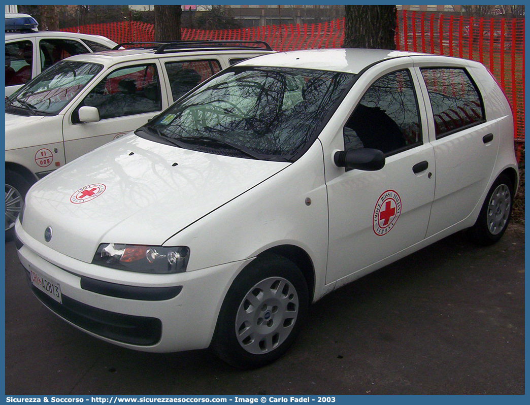 CRI A2813
Croce Rossa Italiana
Verona
Fiat Punto II serie
Parole chiave: C.R.I.;CRI;Croce;Rossa;Italiana;Fiat;Punto;Verona;A2813