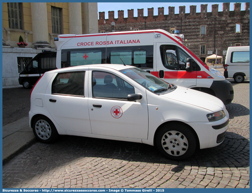 CRI A2813
Croce Rossa Italiana
Verona
Fiat Punto II serie
Parole chiave: C.R.I.;CRI;Croce;Rossa;Italiana;Fiat;Punto;Verona;A2813