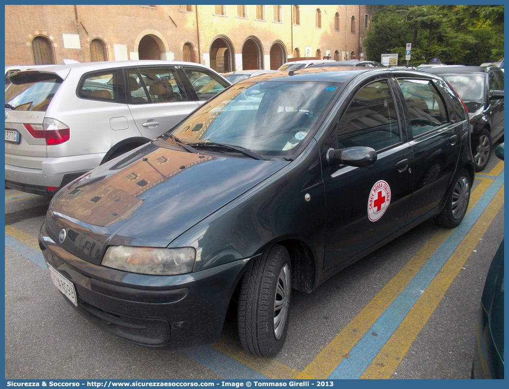 CRI A859B
Croce Rossa Italiana
Fiat Punto II serie
Parole chiave: C.R.I.;CRI;Croce;Rossa;Italiana;Fiat;Punto;Stradella;A859B