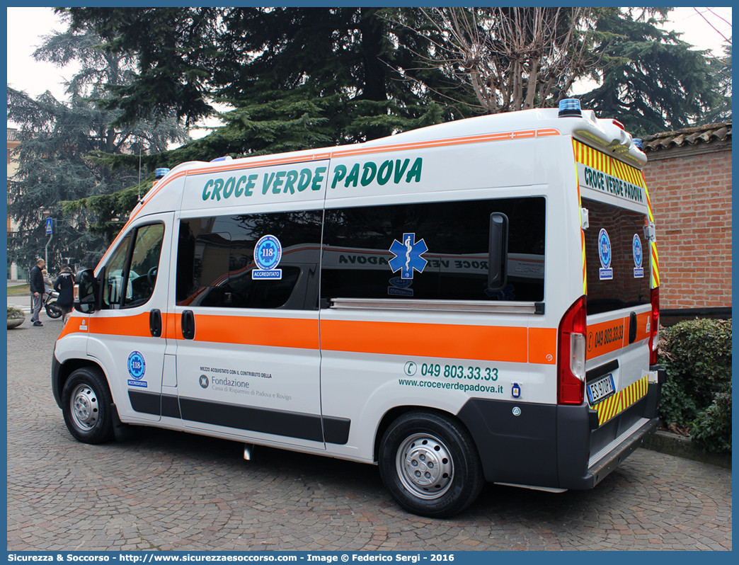 203
Pia Opera Croce Verde Padova
Fiat Ducato III serie restyling
Allestitore Ambitalia S.p.A.
Parole chiave: Pia;Opera;Croce;Verde;Padova;Ambulanza;Fiat;Ducato;X290;Ambitalia